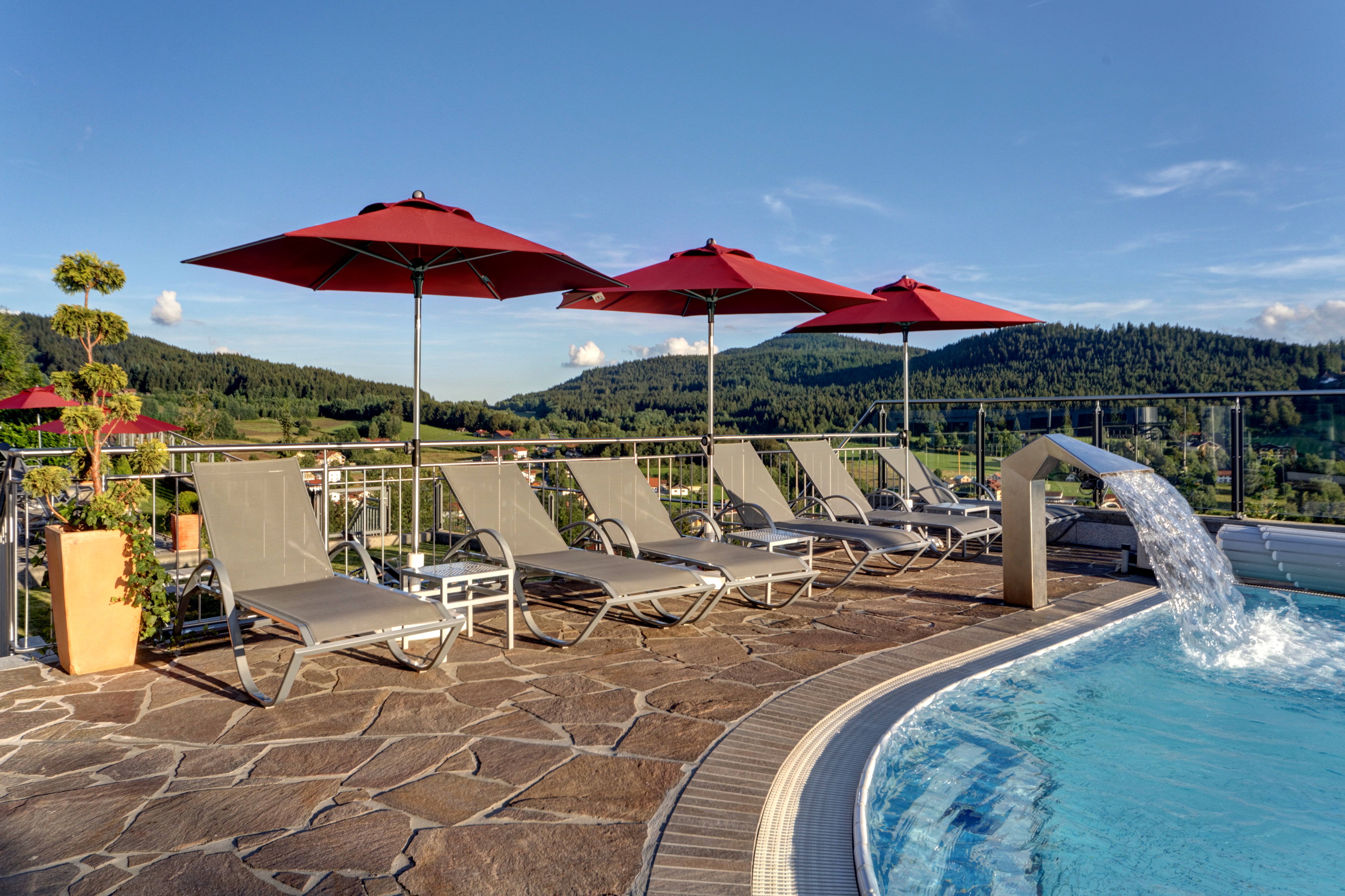 Wellnesshotel: Erlebnis Freibad
 - Wellnesshotel Hofbräuhaus - Wasser