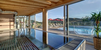 Wellnessurlaub - Klassifizierung: 4 Sterne - Bischofsmais - Panorama-Warmsprudelbecken - Wellnesshotel Hofbräuhaus