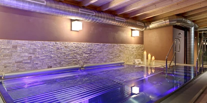 Wellnessurlaub - Klassifizierung: 4 Sterne - Bischofsmais - Panorama-Warmsprudelbecken - Wellnesshotel Hofbräuhaus