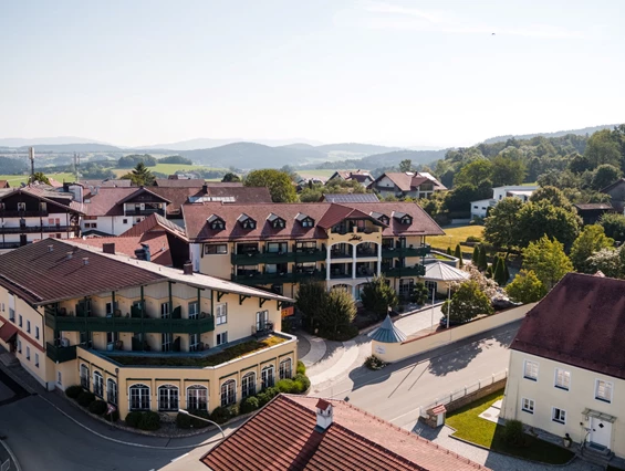 Wellnesshotel: Außenansicht Posthotel Rattenberg - Posthotel Rattenberg - Hotel | Umgebung
