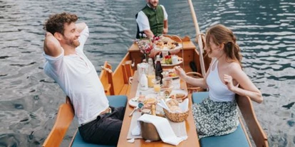 Wellnessurlaub - Schwanenstadt - Einzigartiges Erlebnis, Plättenfrühstück für unsere Gäste - Hotel Seevilla Altaussee