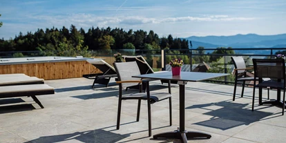 Wellnessurlaub - Klassifizierung: 4 Sterne - Bischofsmais - Panorama-Terrasse  - Wellness Hotel Zum Bräu