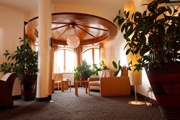 Wellnesshotel: Teil der Hotellobby - Der Birkenhof Spa & Genuss Resort