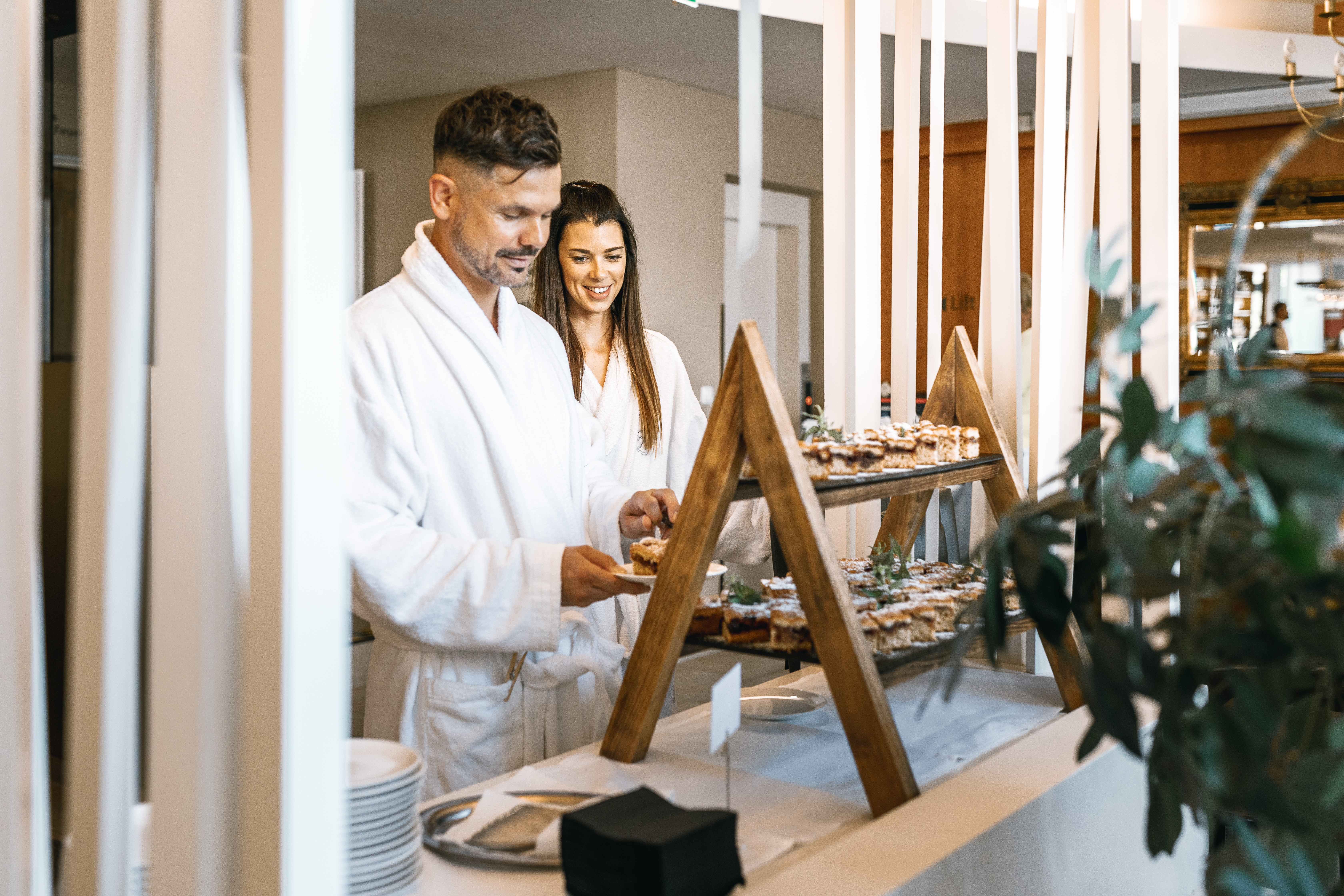 Wellnesshotel: Nachmittagskuchen an der Vulkanlandbar - Vulkanlandhotel Legenstein