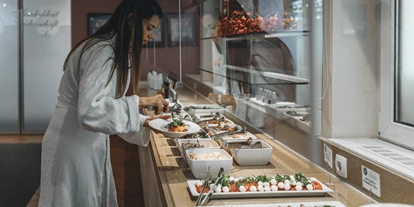 Wellnessurlaub - Restaurant - Stegersbach - Mittagstisch mit Suppe und Salaten vom Buffet im Vulkanlandhotel Legenstein - Vulkanlandhotel Legenstein