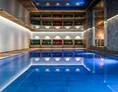 Wellnesshotel: Indoorpool mit 18 Metern Länge - Gut Steinbach Hotel Chalets SPA