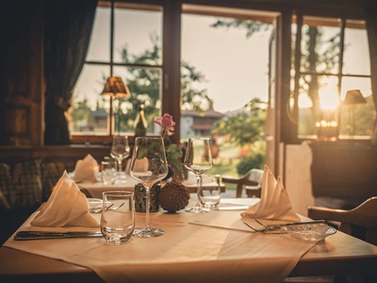Wellnessurlaub - Bad Aibling - Abendessen mit Sonnenuntergangsromantik - Gut Steinbach Hotel Chalets SPA