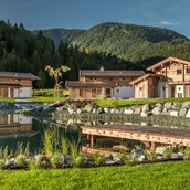 Wellnesshotel - Chaletdorf auf Gut Steinbach mit Naturschwimmteich - Gut Steinbach Hotel und Chalets