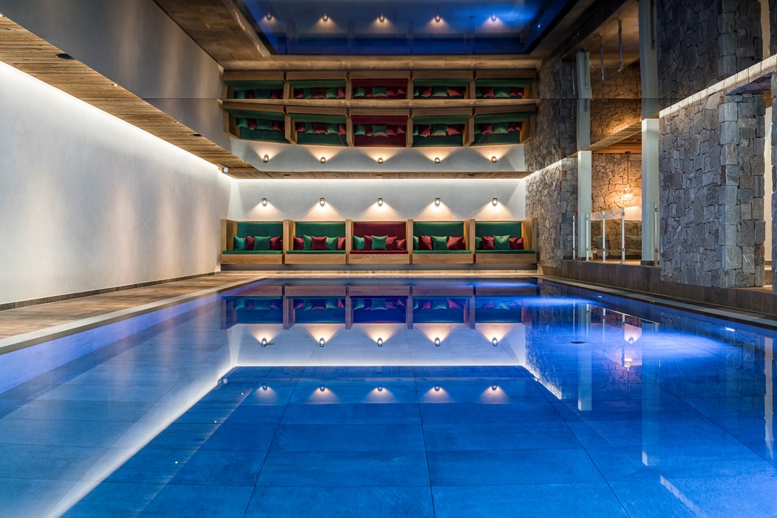 Wellnesshotel: Indoorpool mit 18 Metern Länge - Gut Steinbach Hotel und Chalets