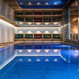 Wellnesshotel: Indoorpool mit 18 Metern Länge - Gut Steinbach Hotel und Chalets