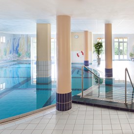 Wellnesshotel: Innenpool - Hotel Ahornhof