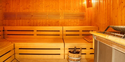 Wellnessurlaub - Pools: Sportbecken - Metten - Sauna - Hotel Ahornhof