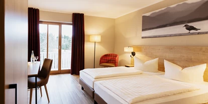 Wellnessurlaub - Pools: Sportbecken - Metten - Zimmer Deluxe - Hotel Ahornhof