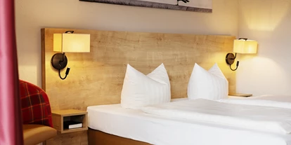 Wellnessurlaub - Pools: Sportbecken - Metten - Zimmer Deluxe - Hotel Ahornhof