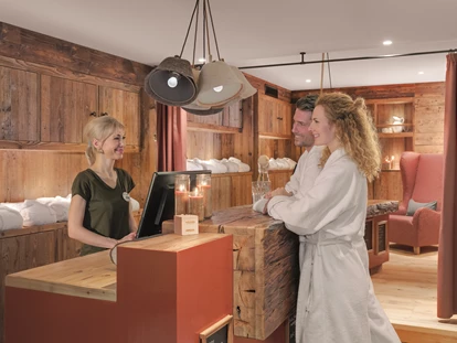 Wellnessurlaub - Fontanella - Gönnen Sie sich etwas Besonderes und lassen Sie sich in der Wellnesswelt mit Massagen, Peelings und Kosmetik verwöhnen.  - Hotel Oberstdorf