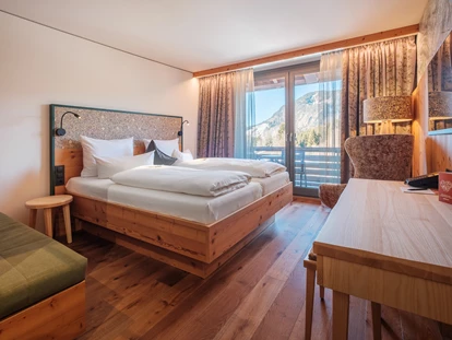 Wellnessurlaub - Fontanella - Im ursprünglichen Allgäuer Stil, mit viel Holz und Naturstein gestaltet, laden die Zimmer Sie dazu ein, anzukommen & die Zeit zu vergessen! - Hotel Oberstdorf