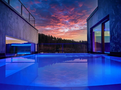Wellnessurlaub - Schnaittach - SKY Outdoorpool im 5 Stockwerk - Wellnesshotel Sternwirt "Das Wellnesshotel zwischen Nürnberg und Amberg"