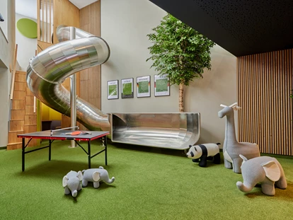 Wellnessurlaub - Schnaittach - Kinderspielbereich - Rutsche / Tablets  - Wellnesshotel Sternwirt "Das Wellnesshotel zwischen Nürnberg und Amberg"