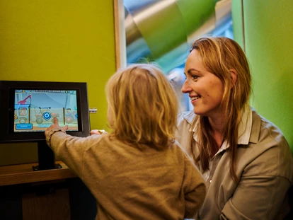 Wellnessurlaub - Schnaittach - Kinderspielbereich - Rutsche / Tablets  - Wellnesshotel Sternwirt "Das Wellnesshotel zwischen Nürnberg und Amberg"