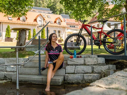 Wellnessurlaub - Schnaittach - Garten mit Kneippbecken  - Wellnesshotel Sternwirt "Das Wellnesshotel zwischen Nürnberg und Amberg"