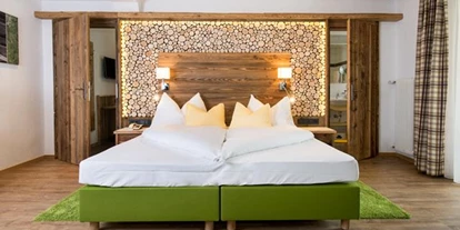 Wellnessurlaub - Fahrradverleih - Innsbruck - Familienzimmer mit Balkon Haus Dreitorspitz - Alpenpark Resort