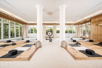 Wellnesshotel: Yoga im Raum der Stille - Alpenresort Schwarz