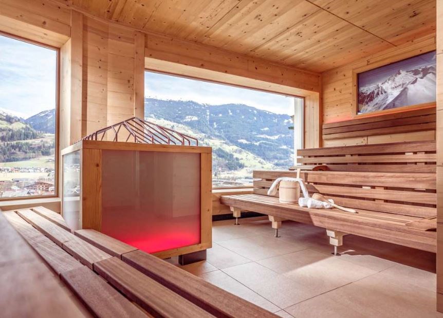 Alpin Family Resort Seetal****s Saunen und Bäder im Detail Panoramasauna mit Aufgüssen