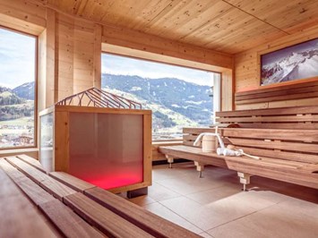 Alpin Family Resort Seetal****s Saunen und Bäder im Detail Panoramasauna mit Aufgüssen