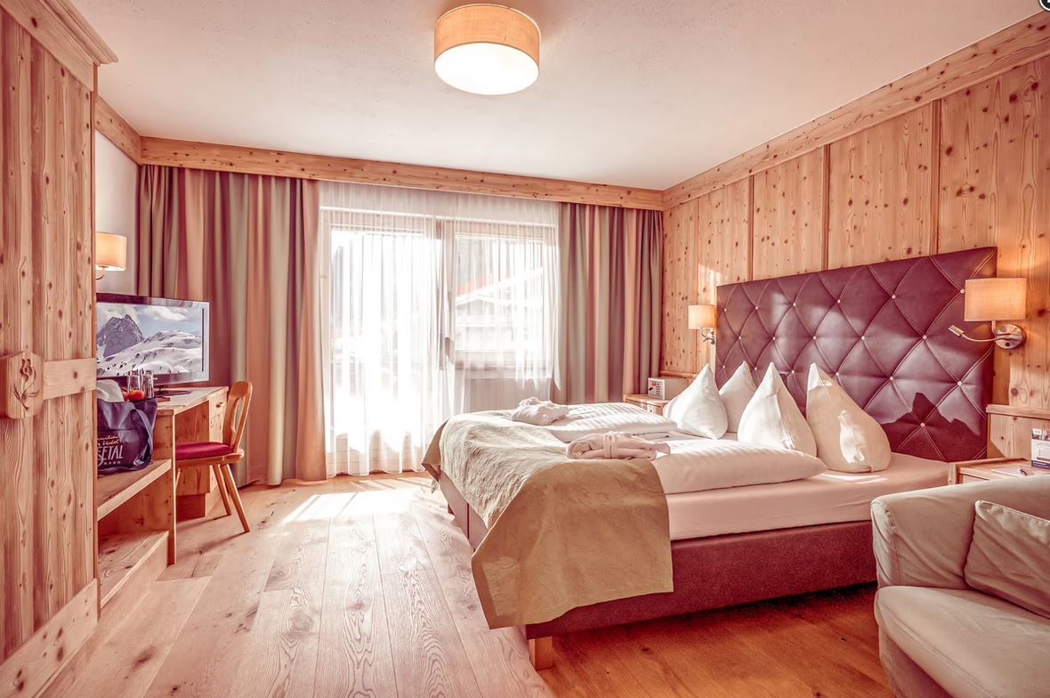 Alpin Family Resort Seetal****s Zimmerkategorien Dreibettzimmer Hochzillertal