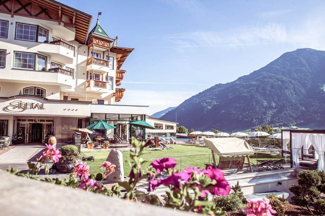 Wellnesshotel: Liegewiese - Alpin Family Resort Seetal****s