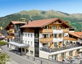 Wellnesshotel: Außenansicht Sommer - Alpine Hotel Resort Goies