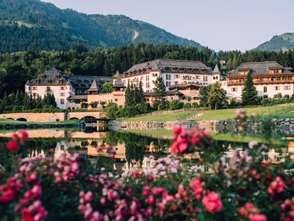 Wellnessurlaub - Ruhpolding - Außenansicht Schlosshotel Kitzbühel - Schlosshotel Kitzbühel