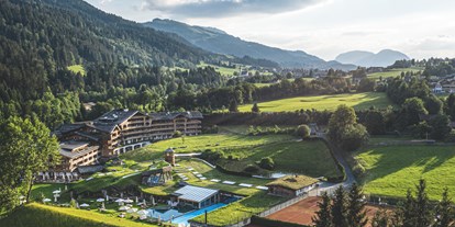 Wellnessurlaub - PLZ 6370 (Österreich) - Luftaufnahme - Bio-Hotel Stanglwirt