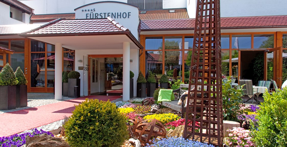Wellnesshotel: Hoteleingang - Fürstenhof ****s Quellness- und Golfhotel