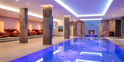 Wellnessurlaub - Faistenau - Indoor Pool im Artemacur Spa - Klosterhof - Alpine Hideaway & Spa