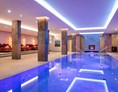 Wellnesshotel: Indoor Pool im Artemacur Spa - Klosterhof - Alpine Hideaway & Spa