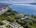Wellnesshotel: Bora HotSpaResort von oben mit Blick über Radolfzell und den Bodensee - bora HotSpaResort