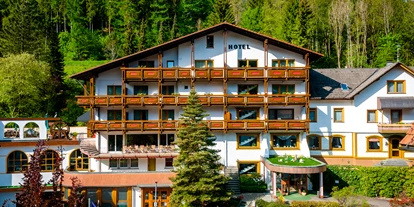 Wellnessurlaub - Wassergymnastik - Ottenhöfen im Schwarzwald - Hotelansicht - Holzschuh’s Schwarzwaldhotel