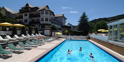Wellnessurlaub - Seminarraum - Schallstadt - Stammhaus mit Blick auf den Außenpool - Hotel Badischer Hof