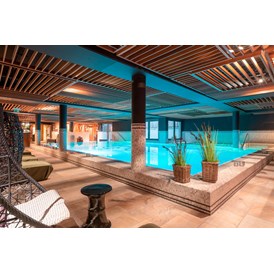 Wellnesshotel: großzügiger Indoor Pool - Hotel Erbprinz