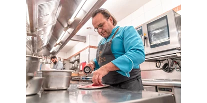 Wellnessurlaub - Hotelbar - Ubstadt-Weiher - Küchendirektor Ralph Knebel ( 1 Michelin Stern, 17 Punkte Gault Millau) - Hotel Erbprinz