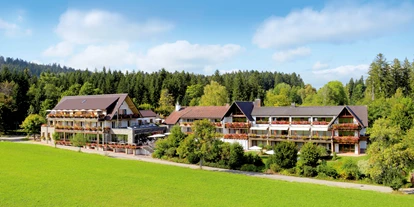 Wellnessurlaub - Fußreflexzonenmassage - Nehren (Tübingen) - Aussenansicht - Südseite - Hotel Grüner Wald****S