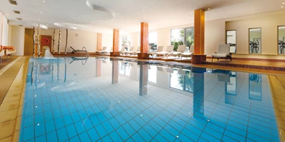 Wellnessurlaub - Fußreflexzonenmassage - Nehren (Tübingen) - Hallenbad - Hotel Grüner Wald****S
