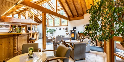 Wellnessurlaub - Hot Stone - Weisweil - Lobby Bar - Hotel Käppelehof