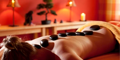 Wellnessurlaub - Hotelbar - Ubstadt-Weiher - Hot Stone Massage - SCHWARZWALD PANORAMA