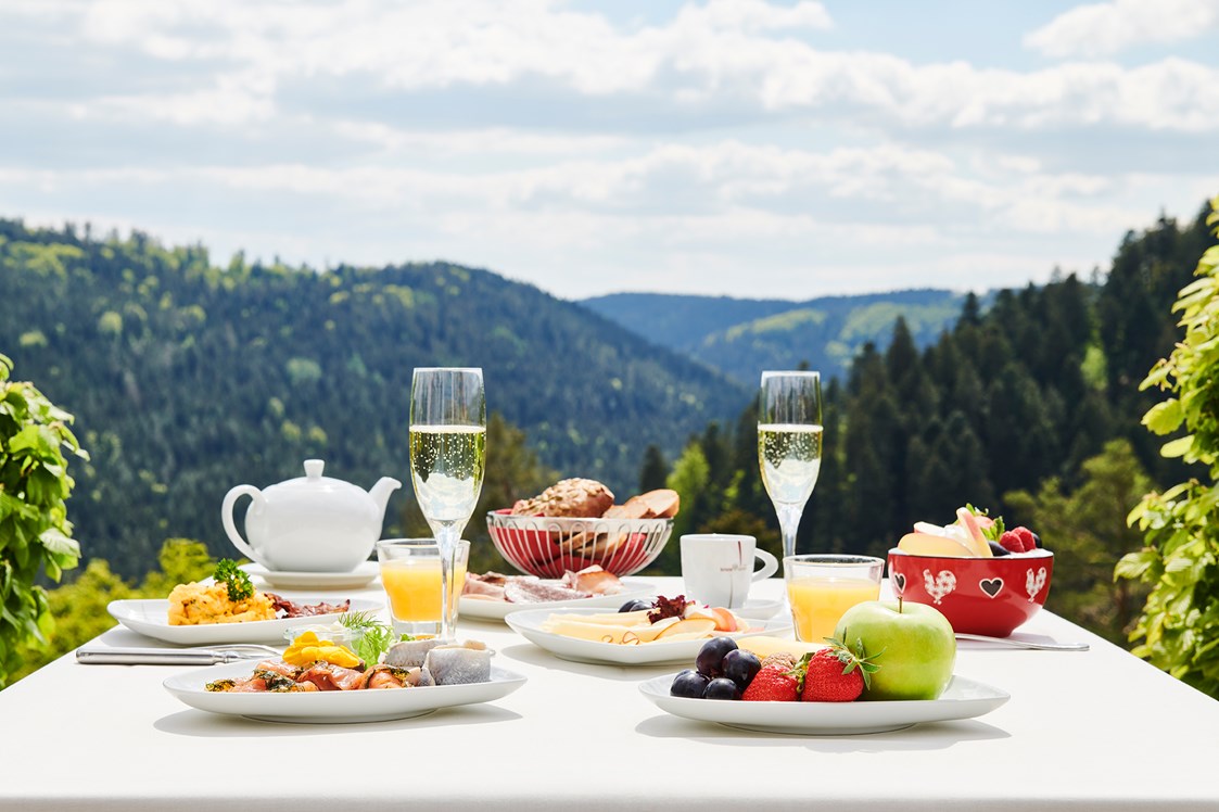 Wellnesshotel: Schlemmerfrühstück mit Blick über das Teinachtal - Berlins KroneLamm