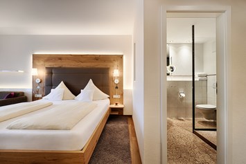 Wellnesshotel: Zimmer "Poolblick" im Haupthaus Hotel Lamm - Berlins KroneLamm
