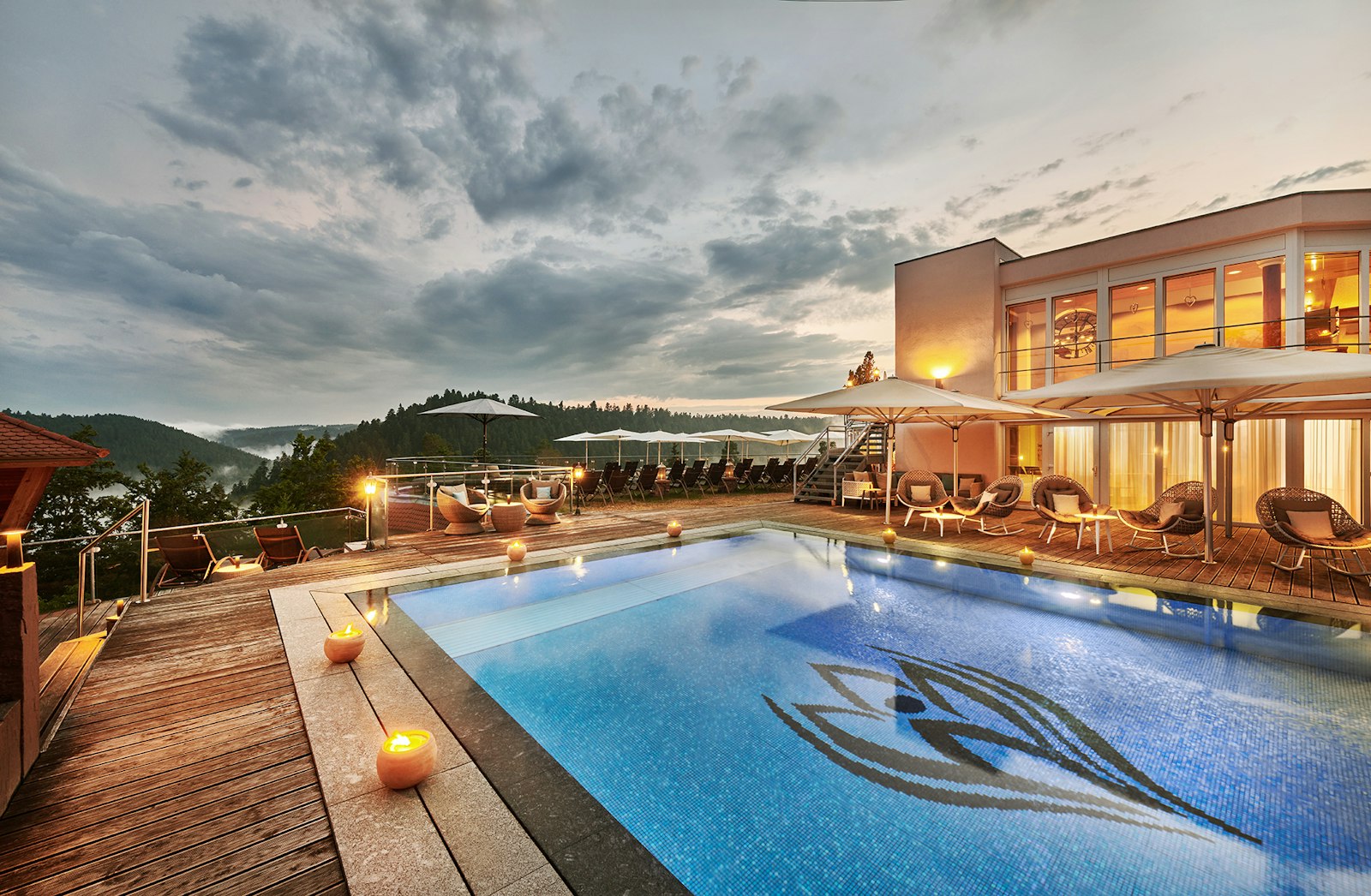 Wellnessurlaub - Baden-Württemberg - Hotelansicht und Ausblick - Hotel Kronelamm im Schwarzwald