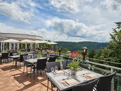 Wellnessurlaub - Zumba - Empfingen - Restaurantterrasse - Hotel Kronelamm im Schwarzwald