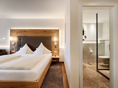Wellnessurlaub - Zumba - Empfingen - Zimmer "Poolblick" im Haupthaus Hotel Lamm - Hotel Kronelamm im Schwarzwald